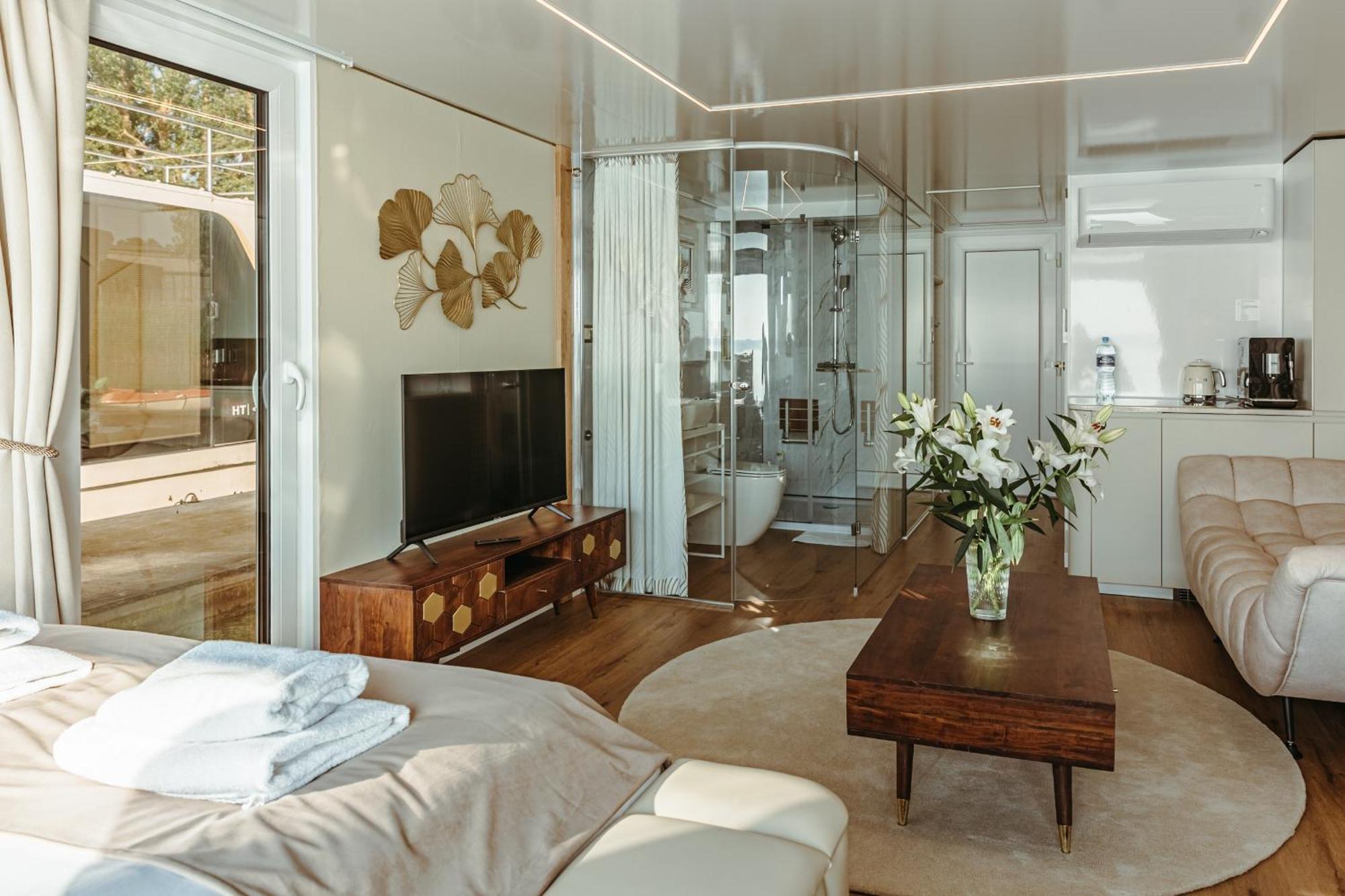 Grand Ht Houseboats - Domki Na Wodzie - Sauna, Jacuzzi, Kominek Mielno  Room photo